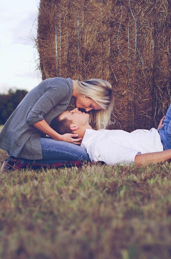 romantic photo poses for couples