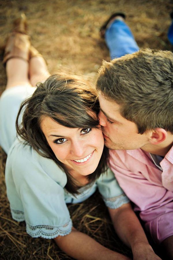 Couple Engagement Photography | Engagement photography poses, Engaged  couples photography, Engagement portraits poses