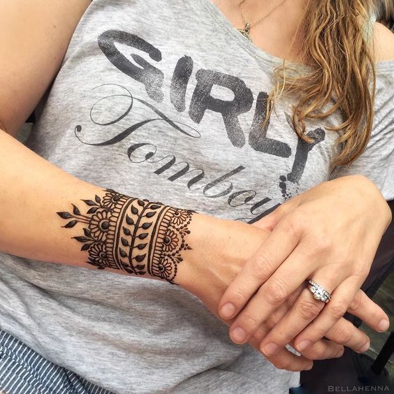 Top 10 Henna  Wrist  Cuff Designs  To Try On Any Occassion