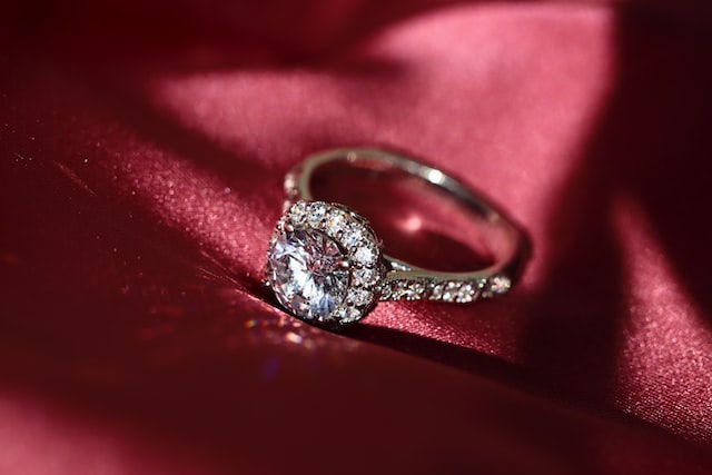 Reasons Why Only A Diamond Engagement Ring Will Do